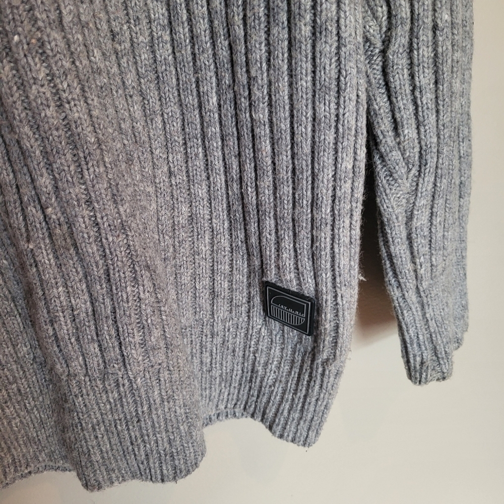 Men's Gray Sweater, Size XL - Picture 2 of 4
